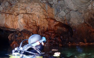 Exploración de cuevas submarinas en Menorca: una aventura única